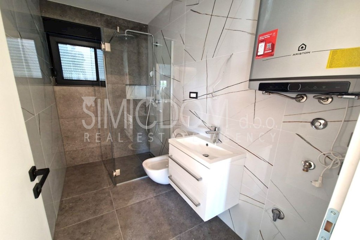Apartma z vrtom in pogledom na morje, Murter