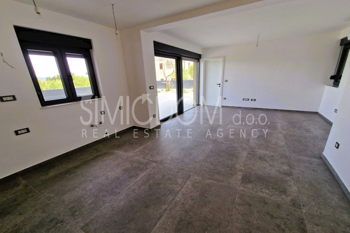 Apartma z vrtom in pogledom na morje, Murter