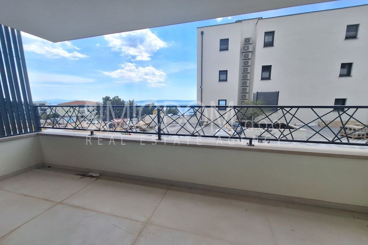 Stanovanje z vrtom in pogledom na morje, Makarska