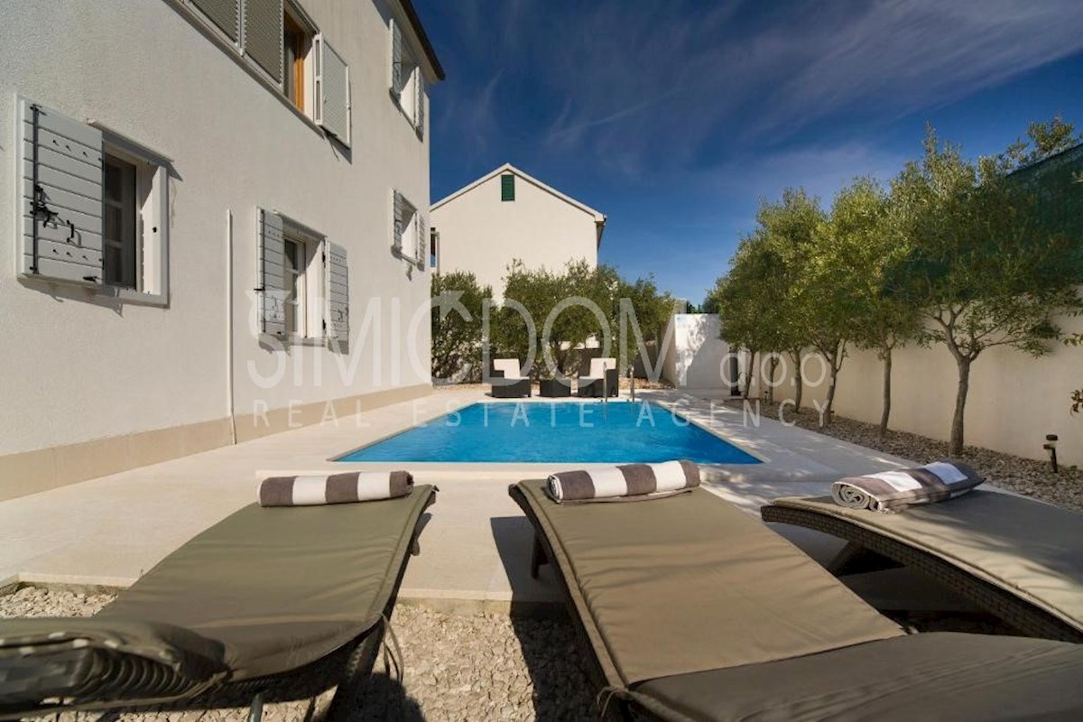 Vila z bazenom in razgledom, Vinišće