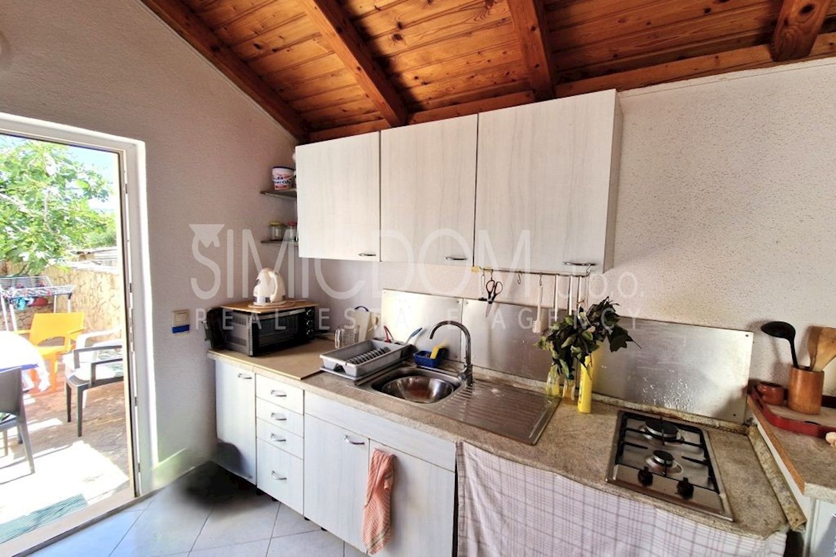 Samostojna hiša z vrtom 70 m od plaže, Rogoznica