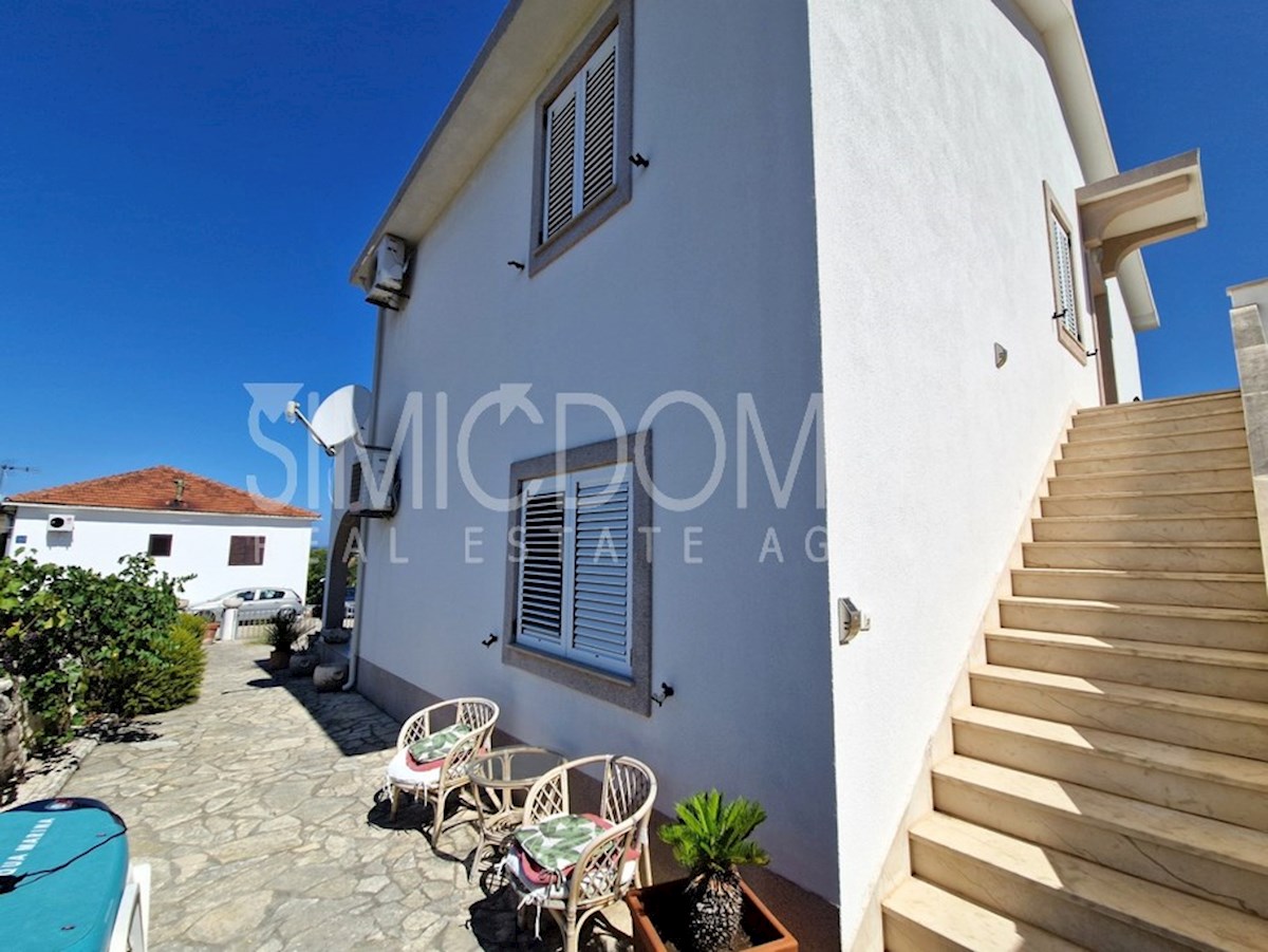 Samostojna hiša z vrtom 70 m od plaže, Rogoznica