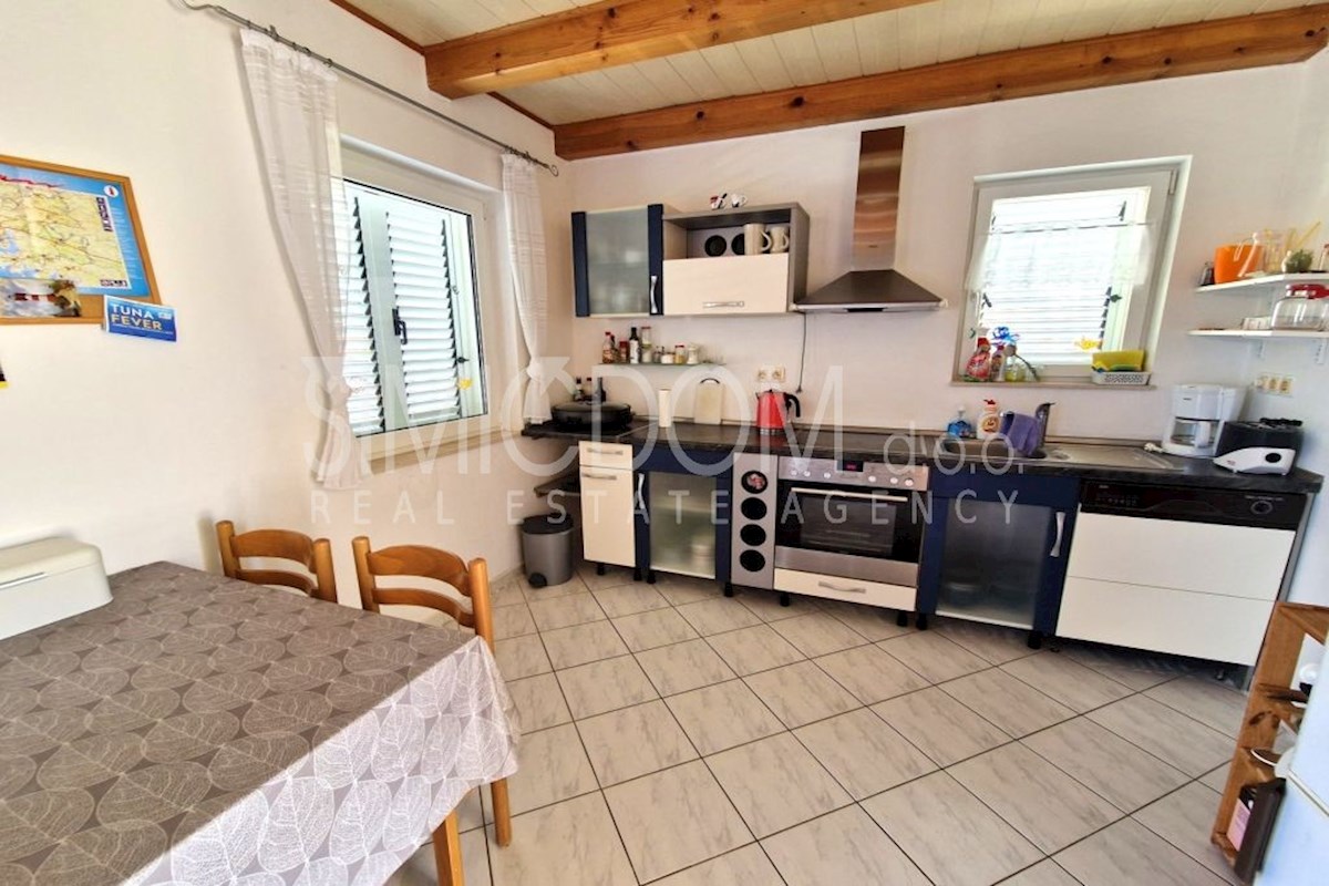 Samostojna hiša z vrtom 70 m od plaže, Rogoznica