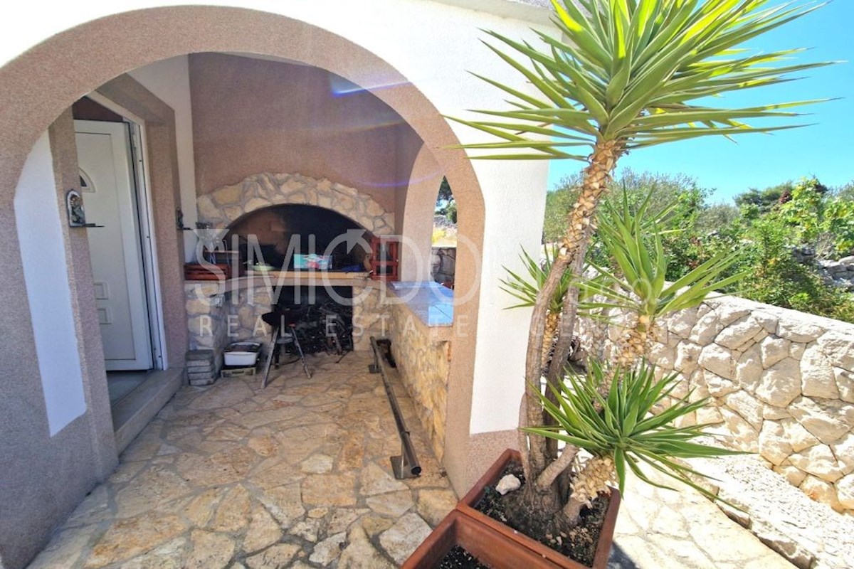 Samostojna hiša z vrtom 70 m od plaže, Rogoznica