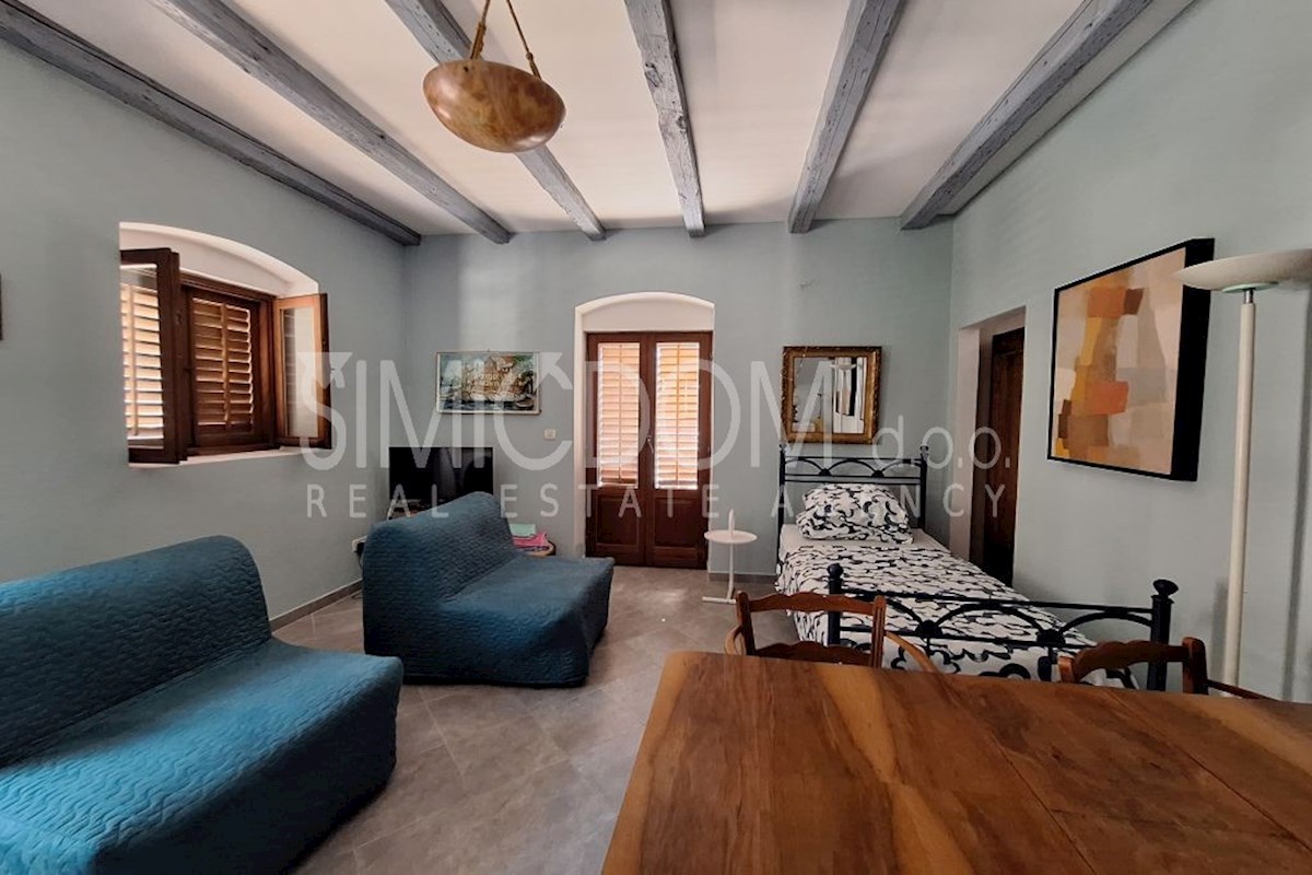Hiša s tremi apartmaji, prva vrsta ob morju, Makarska riviera