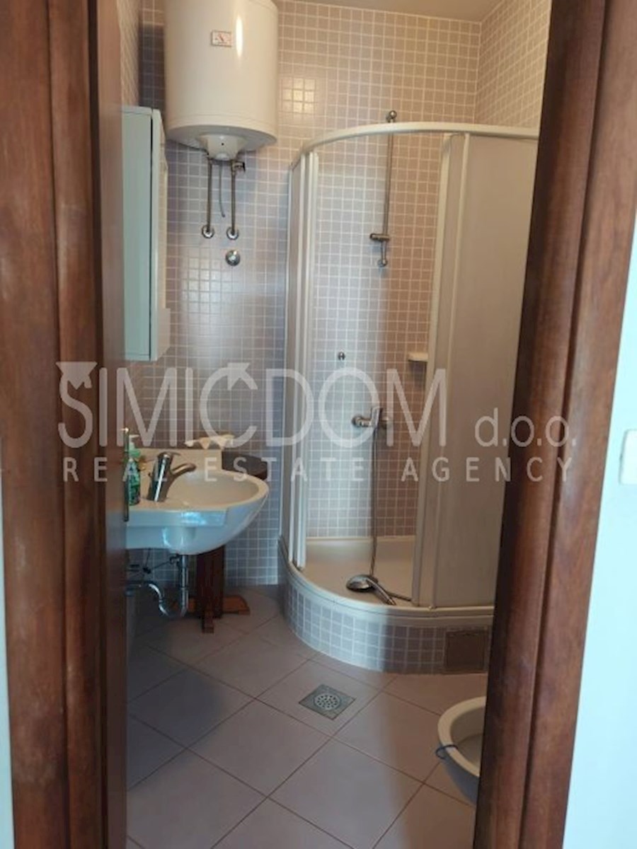 Hiša s tremi apartmaji, prva vrsta ob morju, Makarska riviera