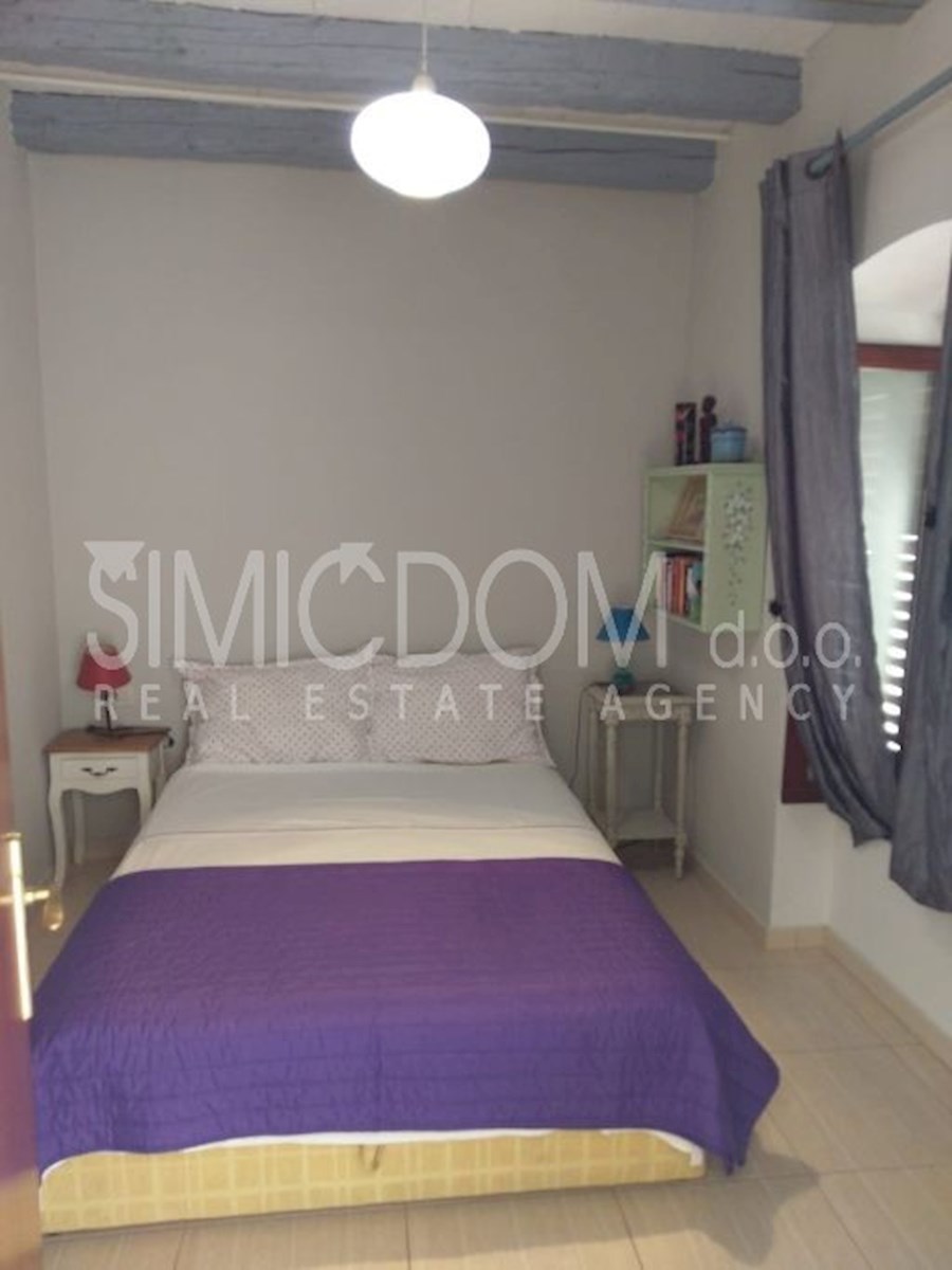 Hiša s tremi apartmaji, prva vrsta ob morju, Makarska riviera