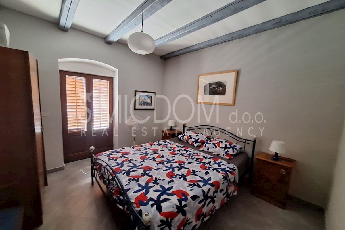 Hiša s tremi apartmaji, prva vrsta ob morju, Makarska riviera