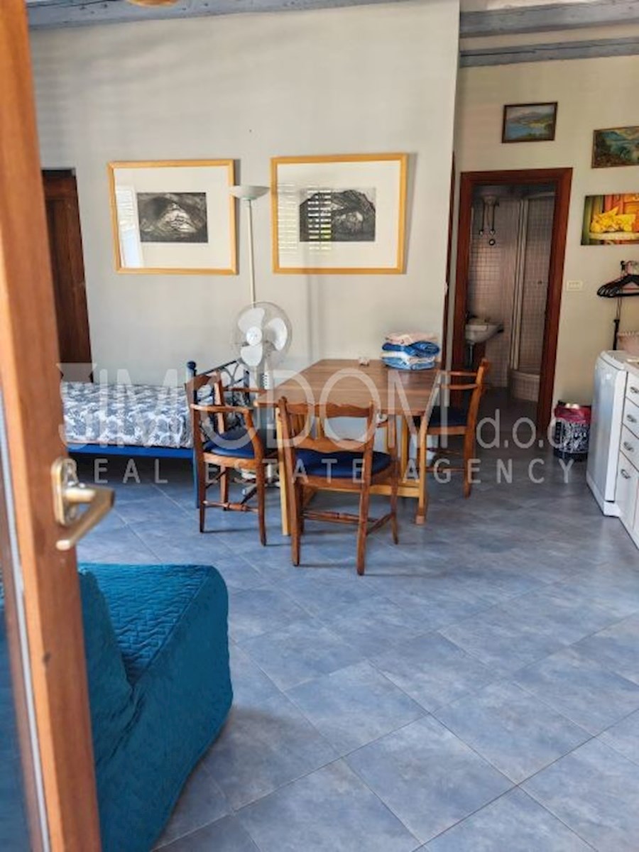 Hiša s tremi apartmaji, prva vrsta ob morju, Makarska riviera