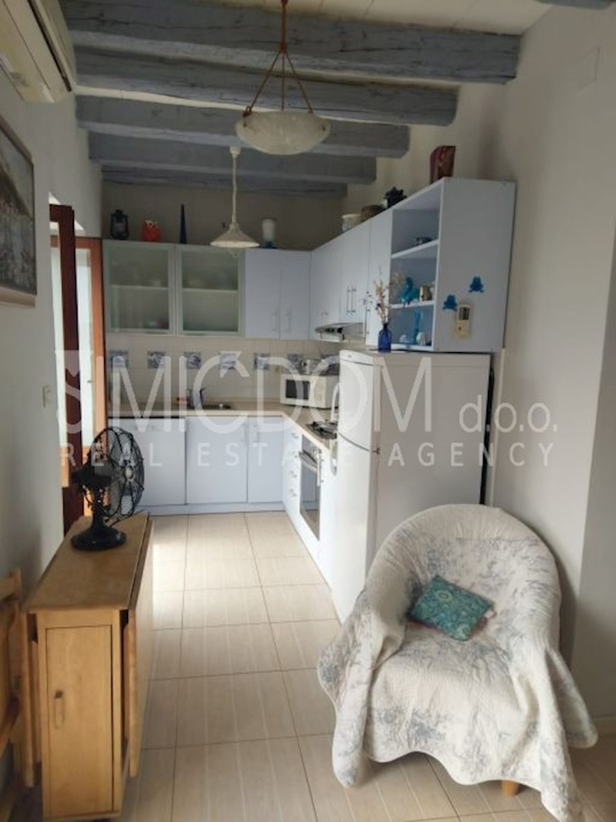 Hiša s tremi apartmaji, prva vrsta ob morju, Makarska riviera