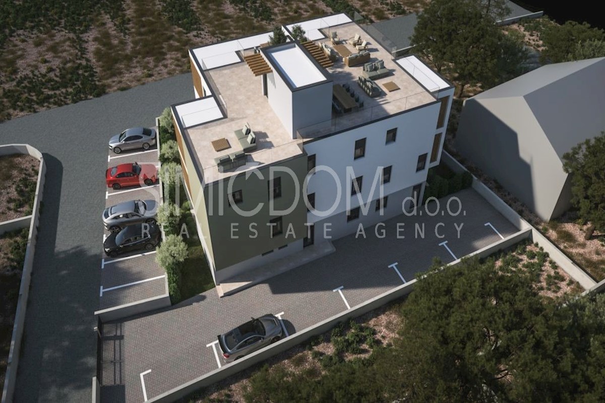 Novo stanovanje z vrtom v bližini centra in plaže, Vodice