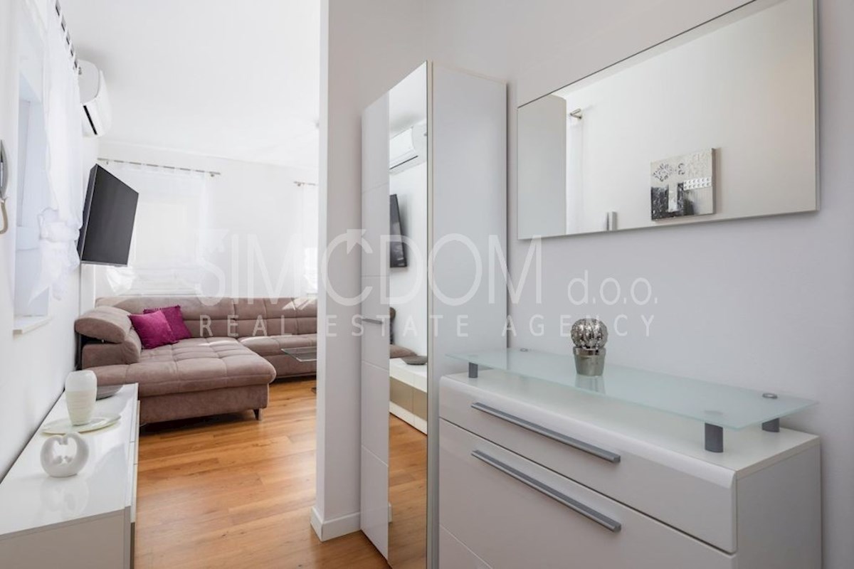 Enosobno stanovanje s parkirnim mestom, Makarska