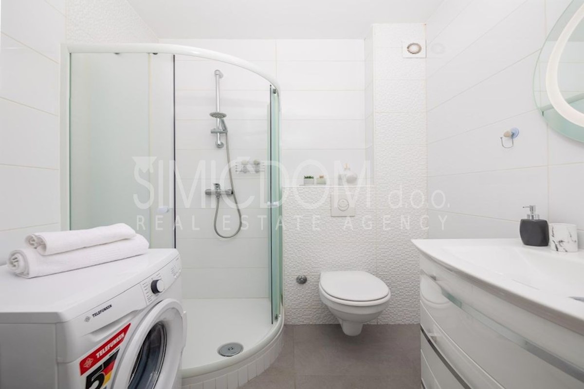 Enosobno stanovanje s parkirnim mestom, Makarska