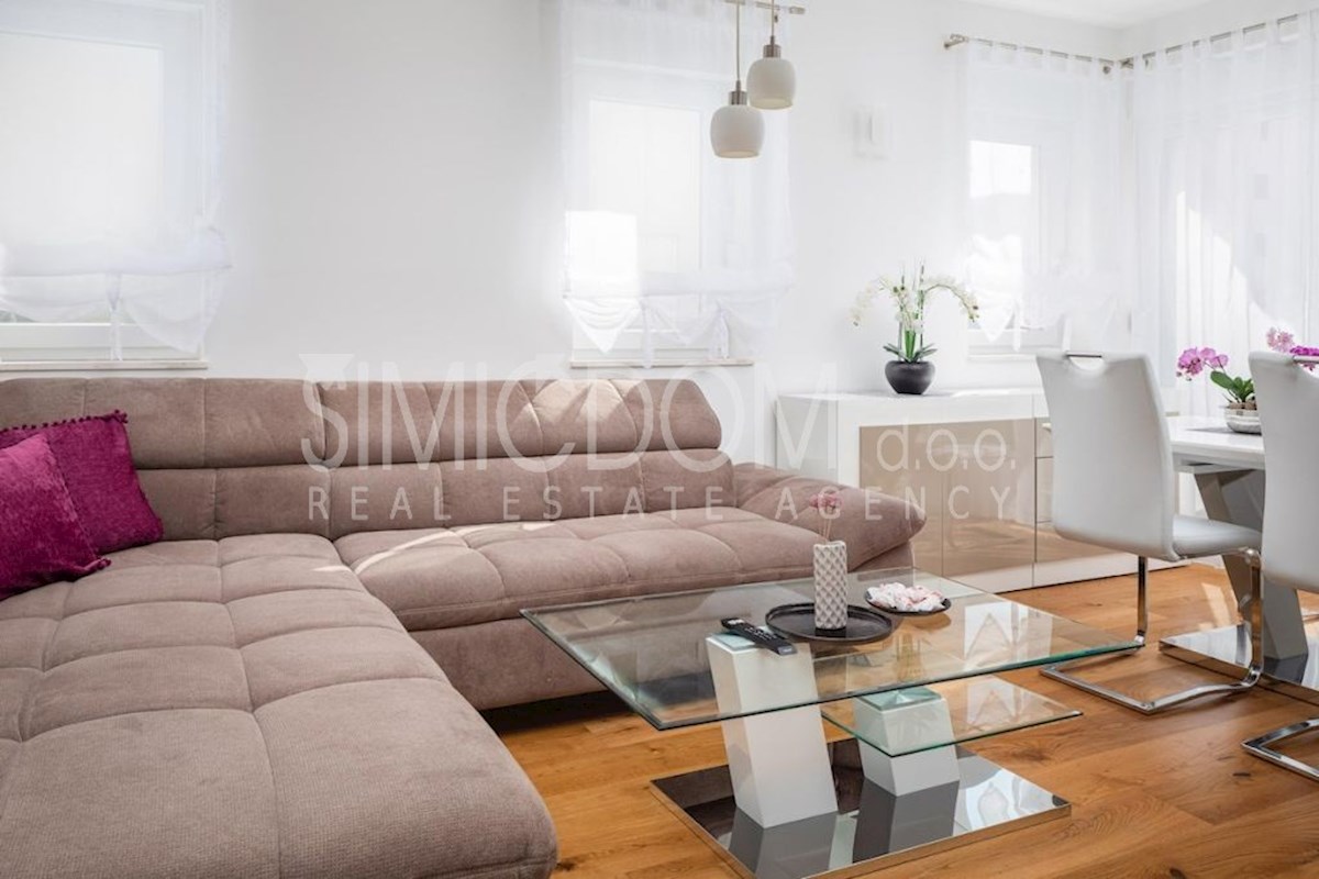 Enosobno stanovanje s parkirnim mestom, Makarska