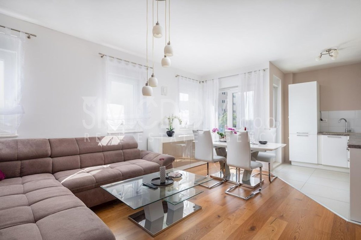 Enosobno stanovanje s parkirnim mestom, Makarska