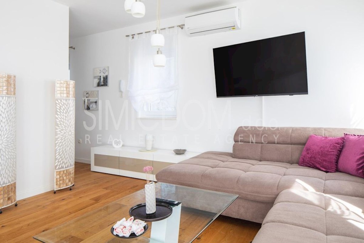 Enosobno stanovanje s parkirnim mestom, Makarska