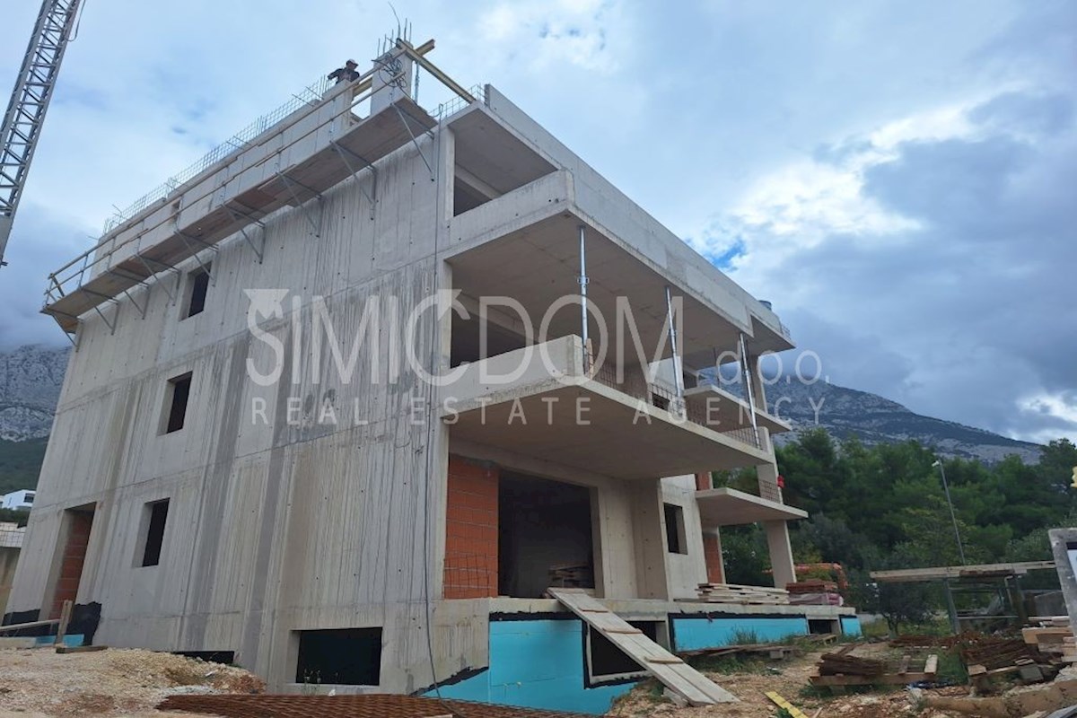 Prostorno stanovanje z razgledom na morje, Makarska