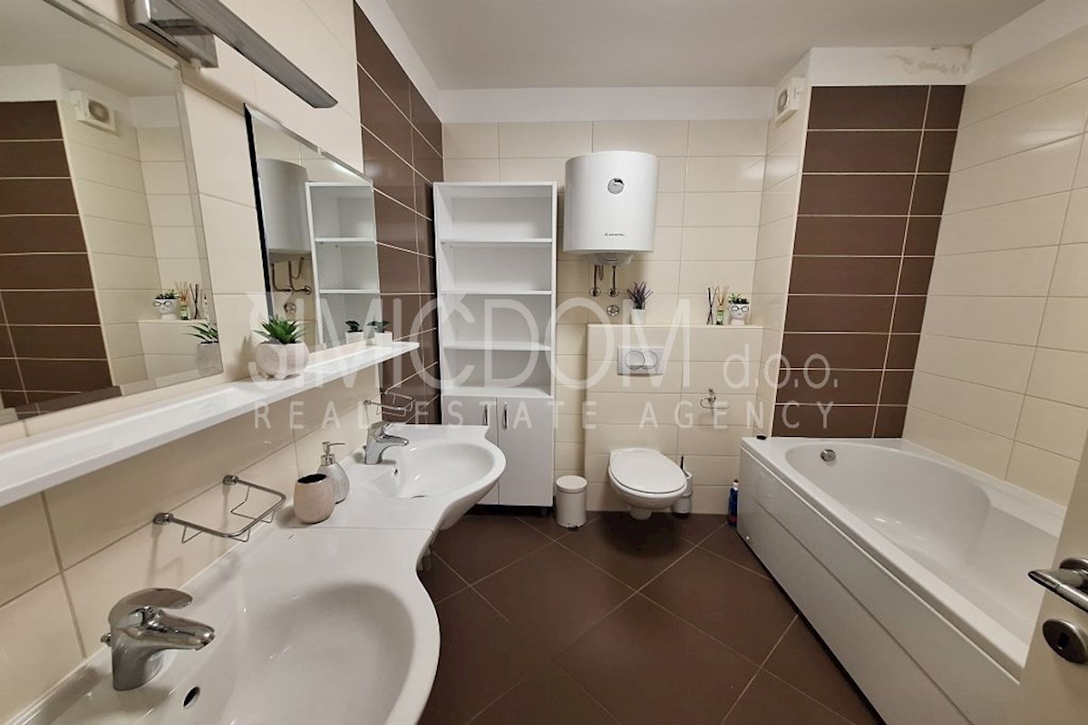 Stanovanje z zasebnim bazenom v centru, Makarska