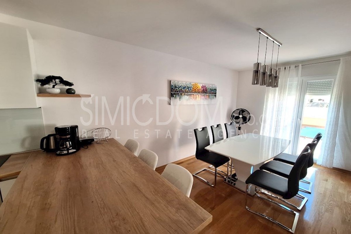 Stanovanje z zasebnim bazenom v centru, Makarska