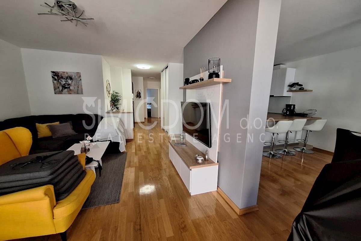 Stanovanje z zasebnim bazenom v centru, Makarska