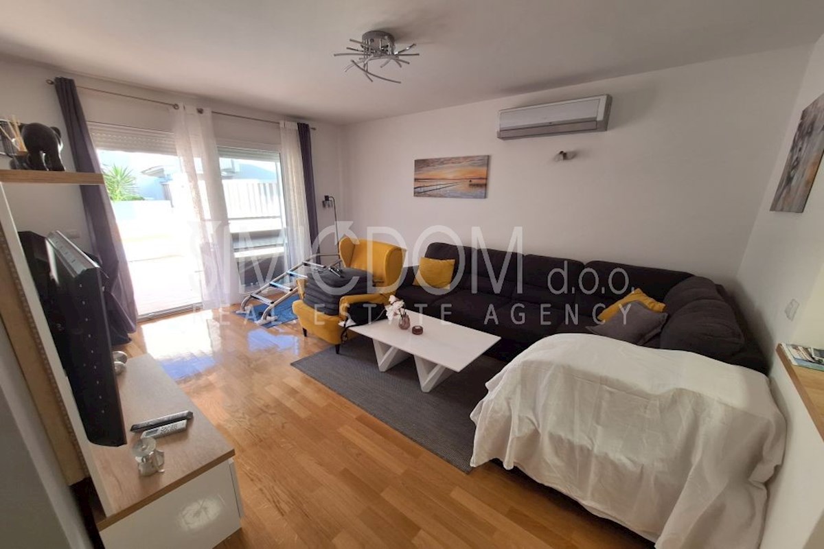 Stanovanje z zasebnim bazenom v centru, Makarska