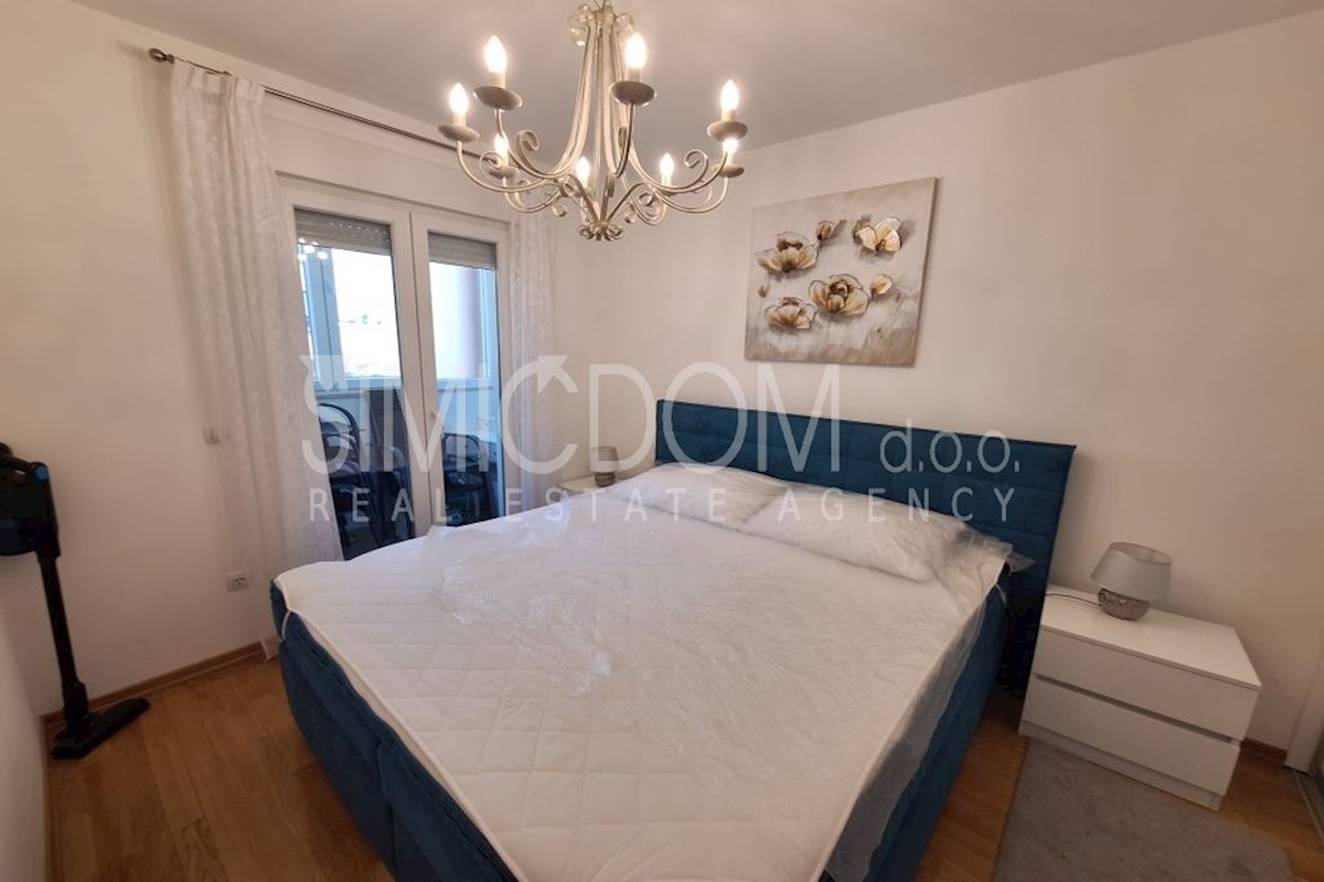 Stanovanje z zasebnim bazenom v centru, Makarska