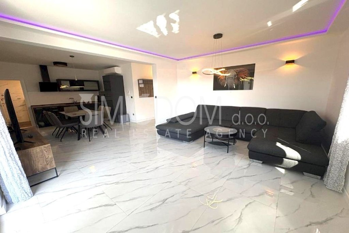 Trisobno stanovanje 50m od plaže, Srima