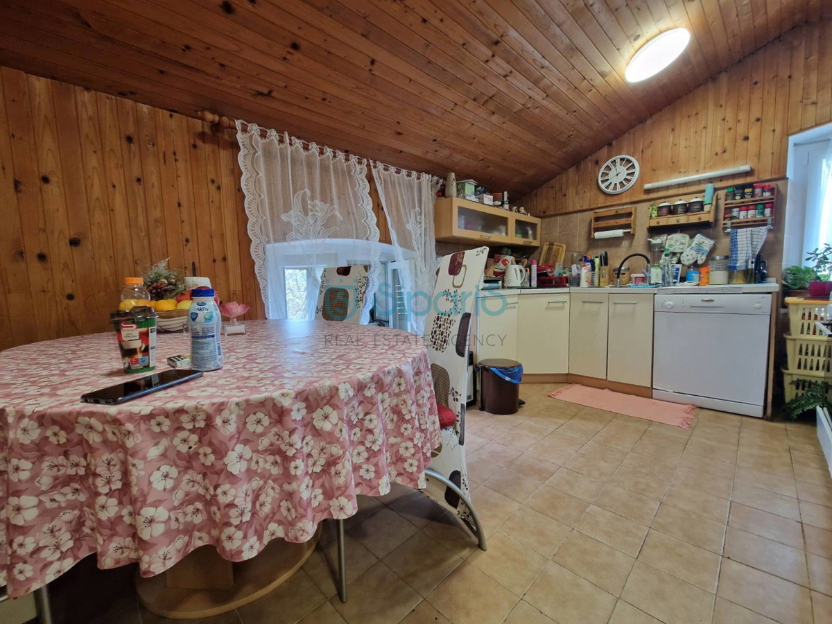 BUJE PRODAM PROSTORNO STANOVANJE