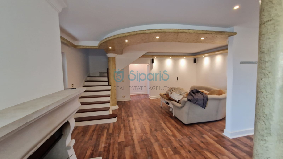 UMAG PROSTORNO STANOVANJE V BLIZINI MESTA