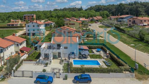 VIŠNJAN VILA S POGLEDOM NA MORJE