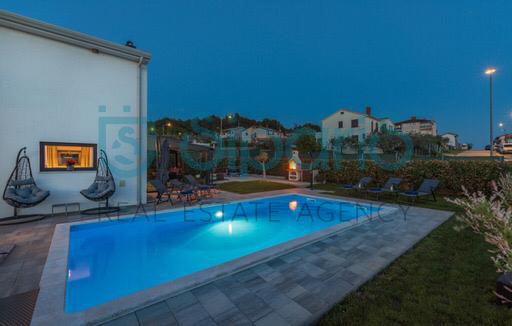 VIŠNJAN VILA S POGLEDOM NA MORJE