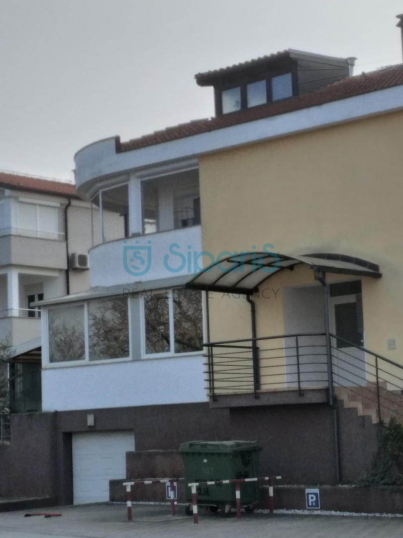 UMAG DVOETAŽNO STANOVANJE NA PUNTI