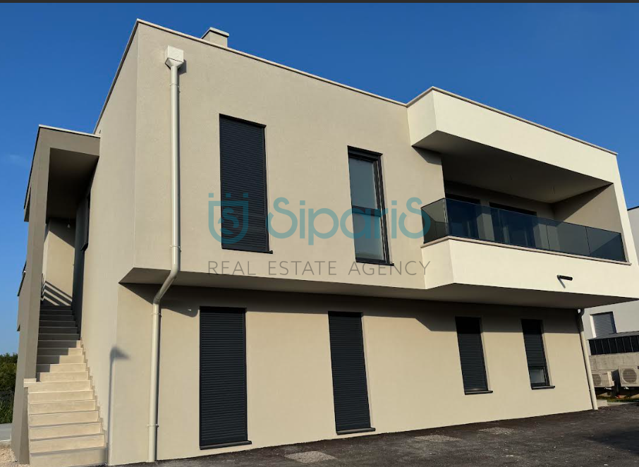 UMAG ZAMBRATIJA LUKSUZNO STANOVANJE 300 METROV OD MORJA