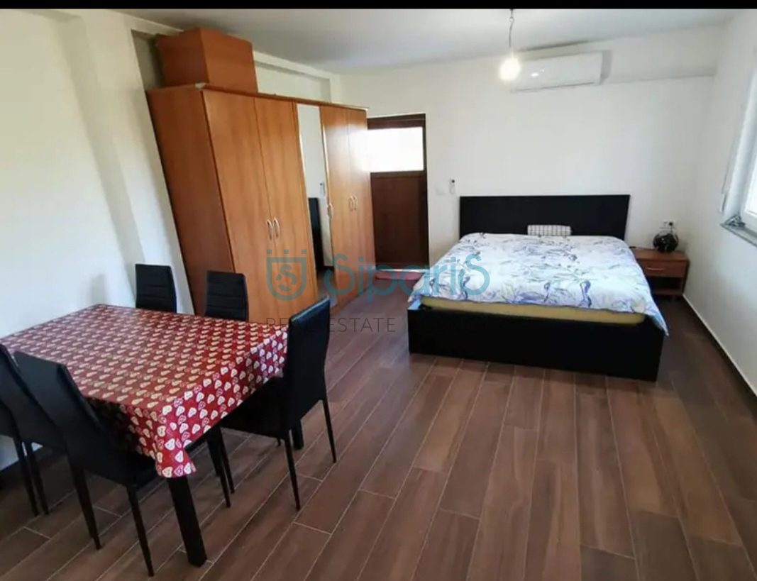 UMAG ZAMBRATIJA DVE HIŠI 400m OD MORJA S 5600M2 VRTA