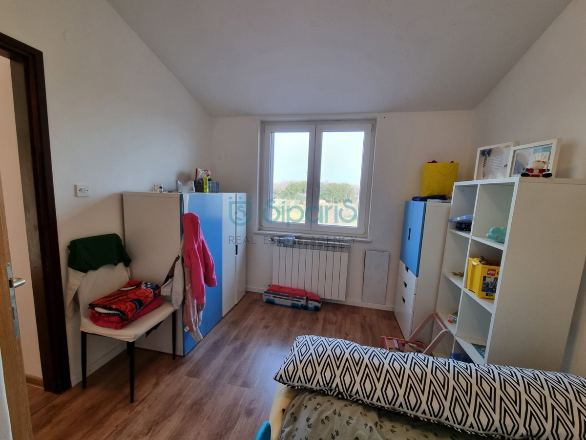 UMAG ZAMBRATIJA DVE HIŠI 400m OD MORJA S 5600M2 VRTA