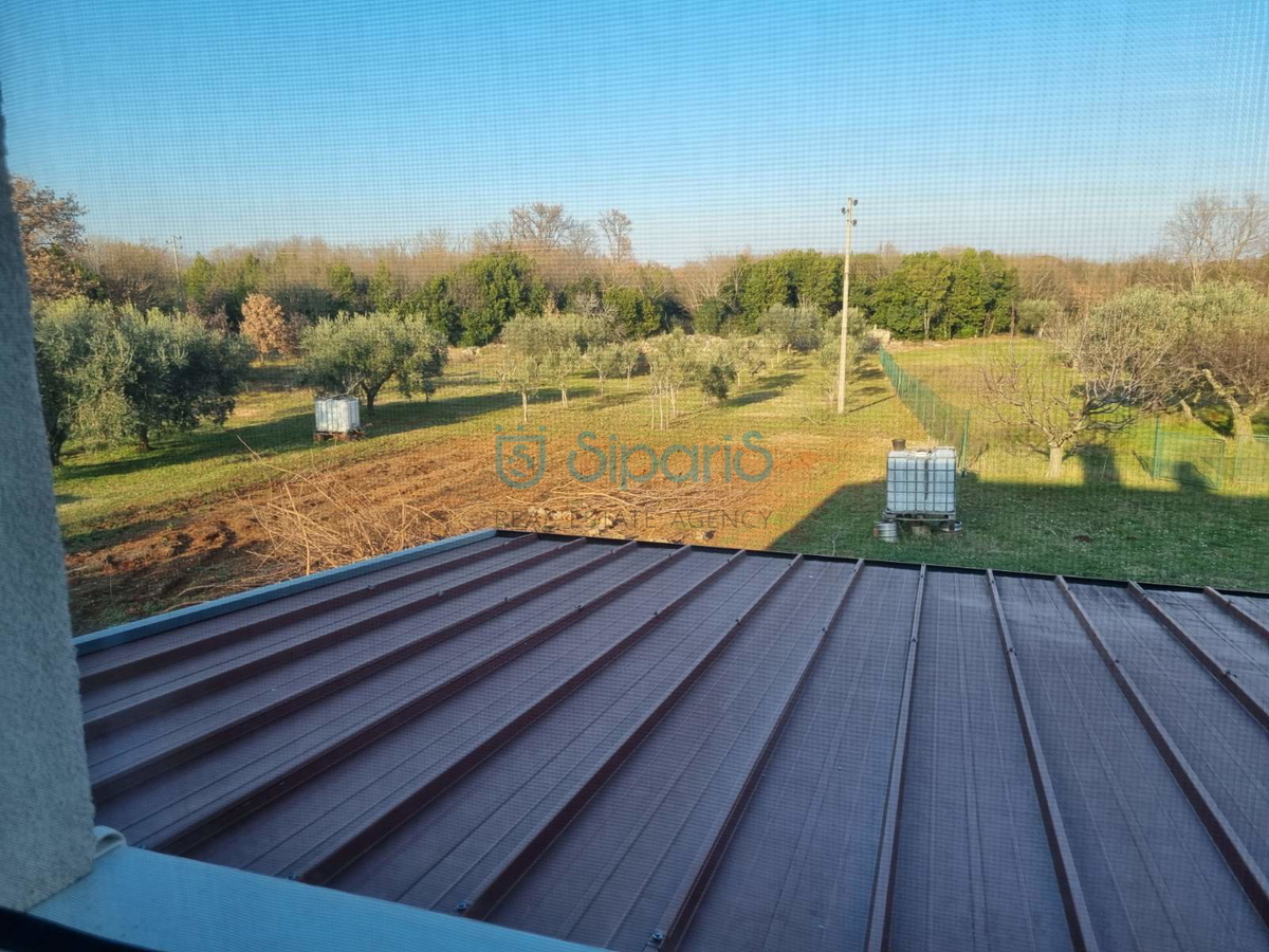 UMAG ZAMBRATIJA DVE HIŠI 400m OD MORJA S 5600M2 VRTA