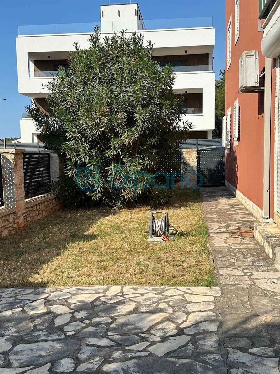 UMAG ZAMBRATIJA APARTMA V PRITLIČJU 300 METROV OD MORJA