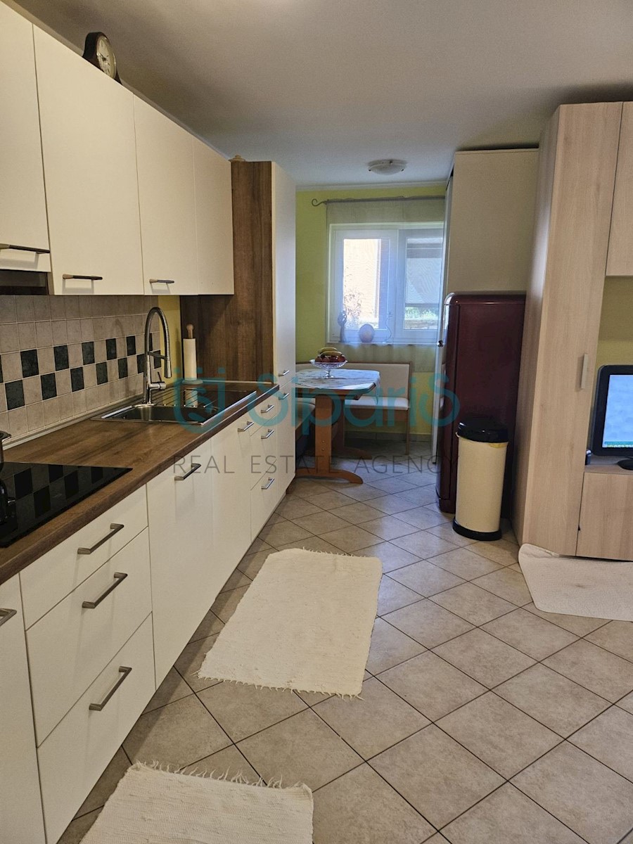 UMAG ZAMBRATIJA APARTMA V PRITLIČJU 300 METROV OD MORJA