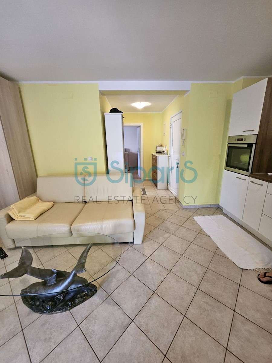 UMAG ZAMBRATIJA APARTMA V PRITLIČJU 300 METROV OD MORJA