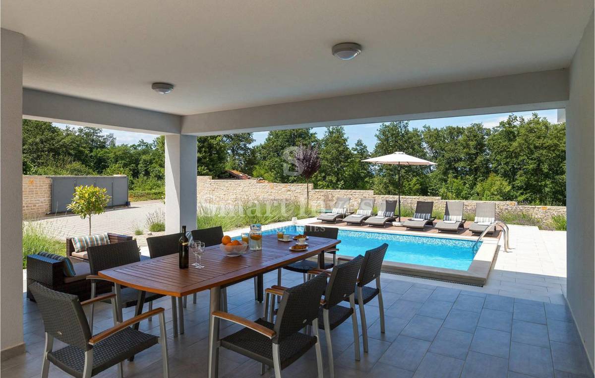 ISTRA - KRSAN, ČUDOVITA VILA Z BAZENOM IN SAVNO, prodamo