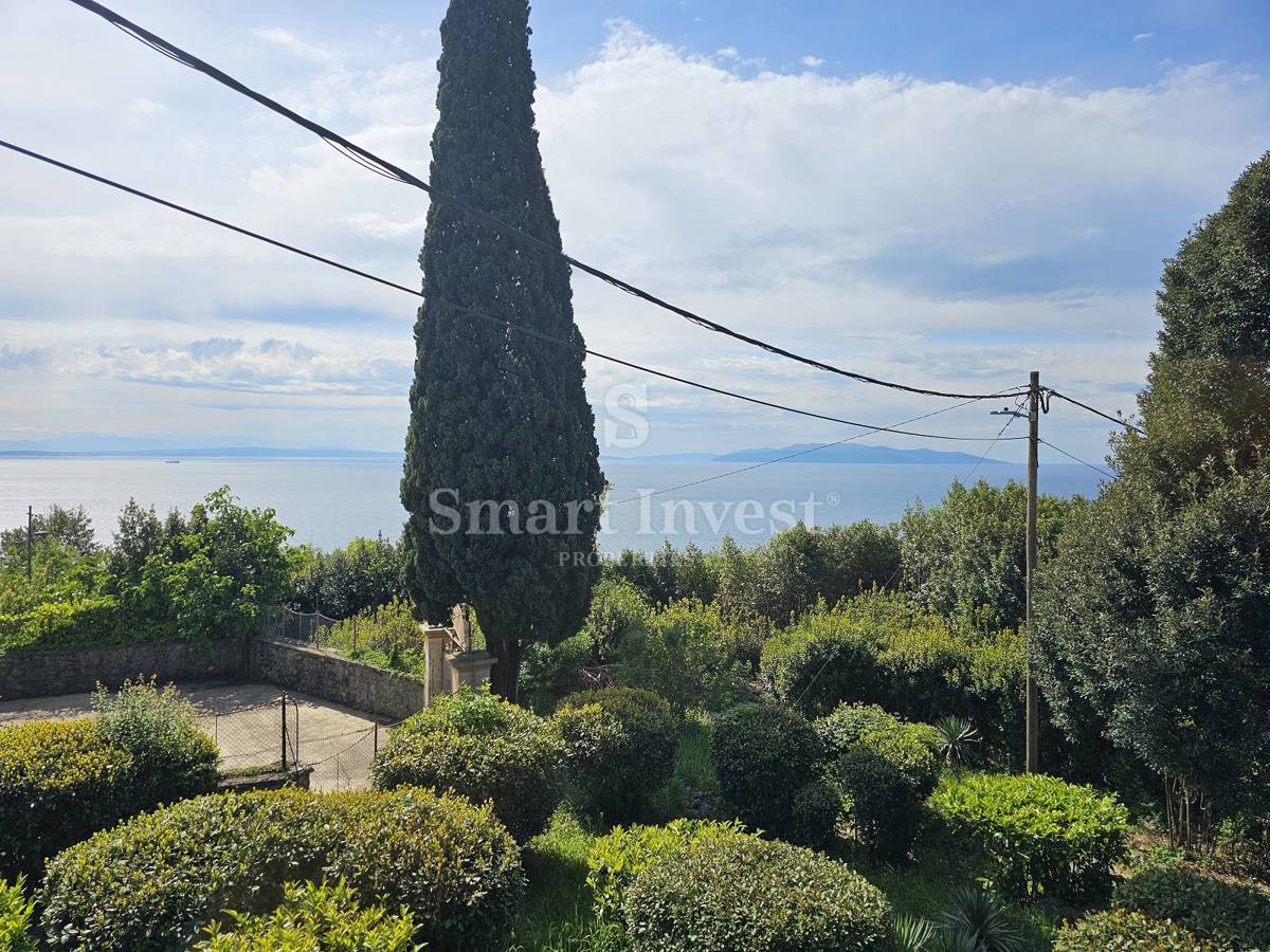 OPATIJA, zgodovinska vila z velikim vrtom in pogledom na morje