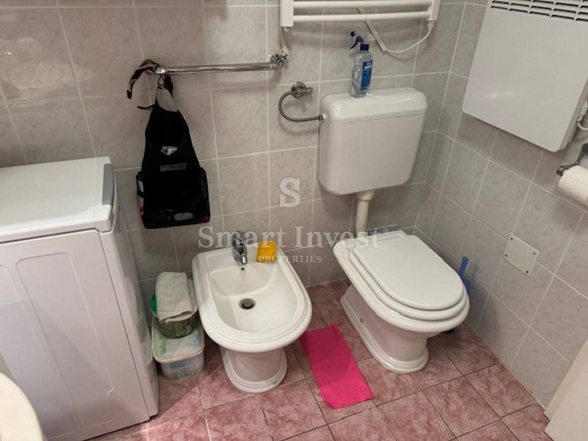 IČIĆI, stanovanje s parkirnim mestom, prva vrsta do morja!