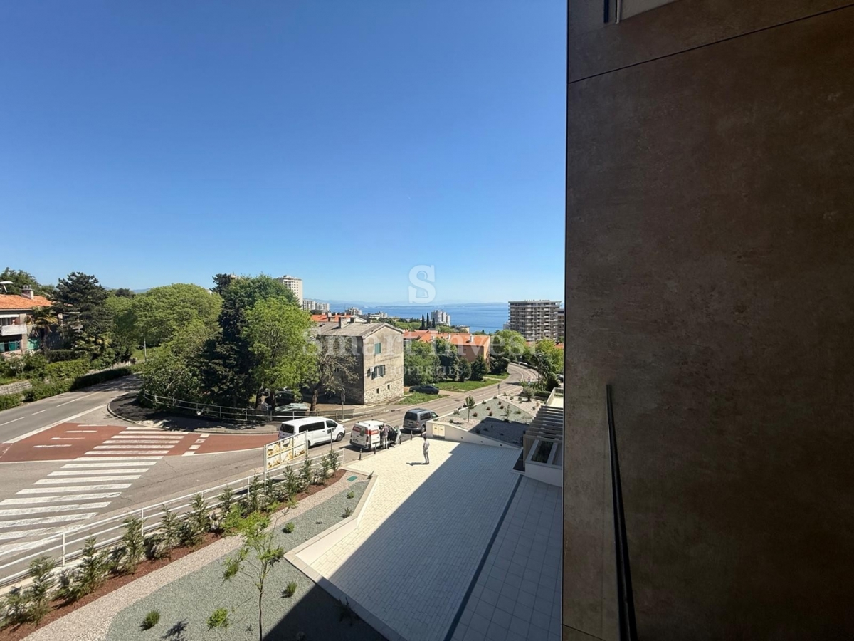  RIJEKA, Vrhunsko 4-sobno stanovanje s prostorno teraso, prodamo, Stanovanje 