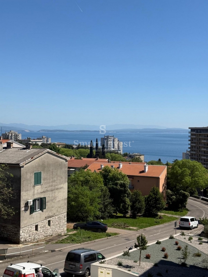  RIJEKA, Vrhunsko 4-sobno stanovanje s prostorno teraso, prodamo, Stanovanje 