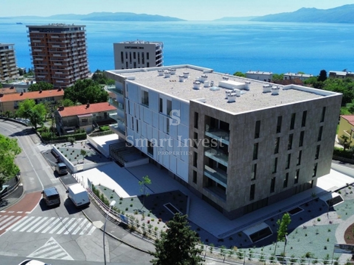 RIJEKA, Vrhunsko 4-sobno stanovanje s pogledom na morje in garažo, prodamo