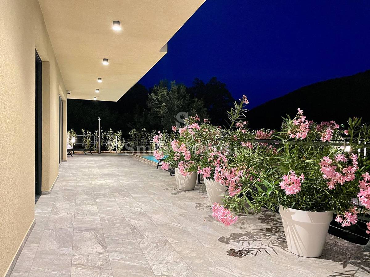 MOŠČENIČKA DRAGA, nova vila z bazenom blizu morja