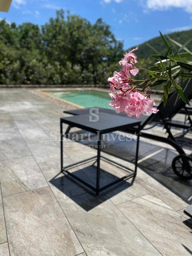 MOŠČENIČKA DRAGA, nova vila z bazenom blizu morja