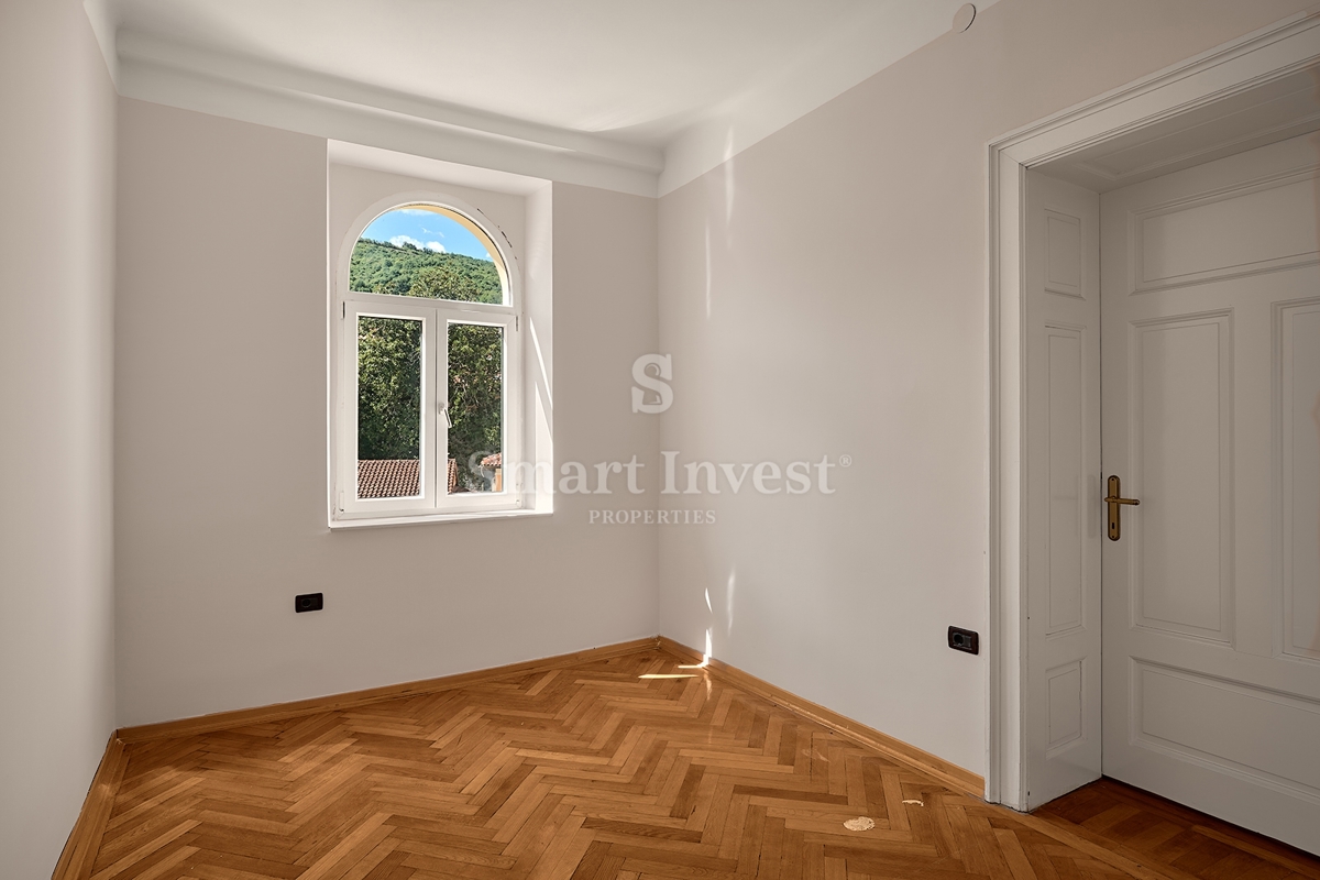 OPATIJA - CENTER, stanovanje 189 m2 s pogledom na morje in parkingom