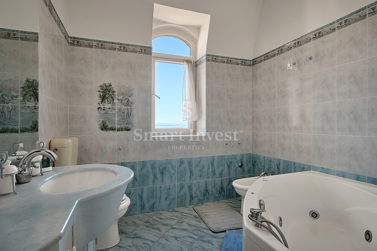 OPATIJA - CENTER, stanovanje 189 m2 s pogledom na morje in parkingom