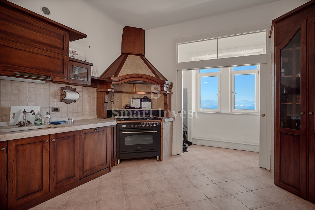 OPATIJA - CENTER, stanovanje 189 m2 s pogledom na morje in parkingom